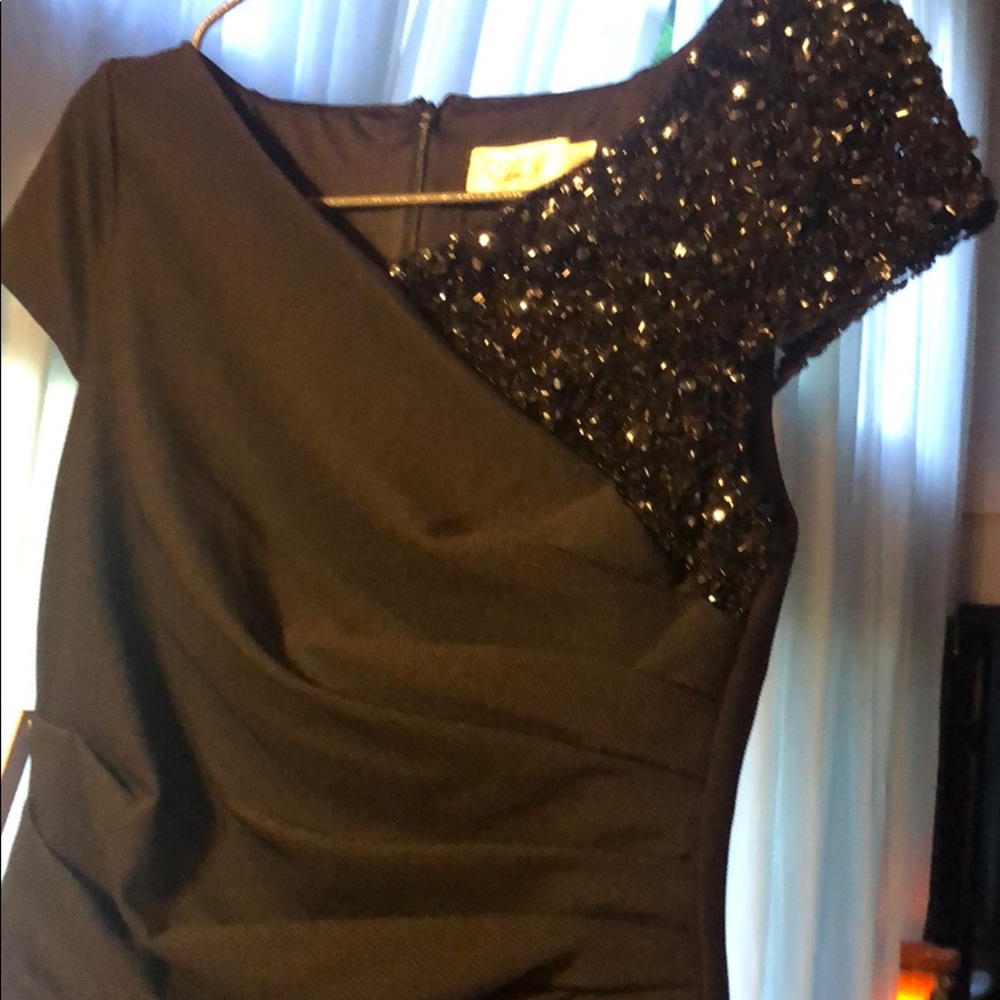 Formal Dress - Picture 3 of 8